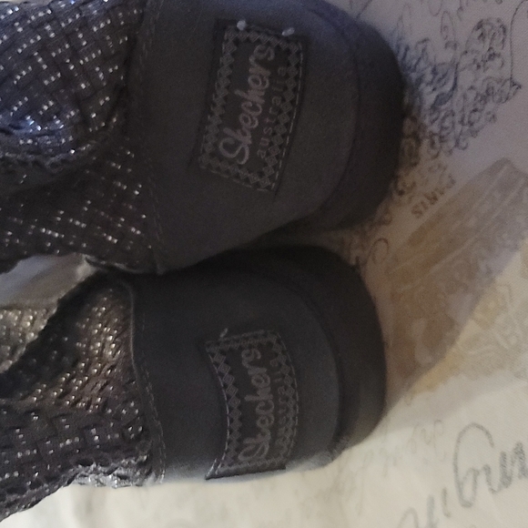 EUC Grey and Silver Skechers Short Boots Size 8 Leather Uppers - Picture 5 of 7